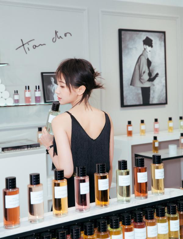 王子文开年拿下顶级奢侈品牌大使 影视时尚齐发力引爆期待值