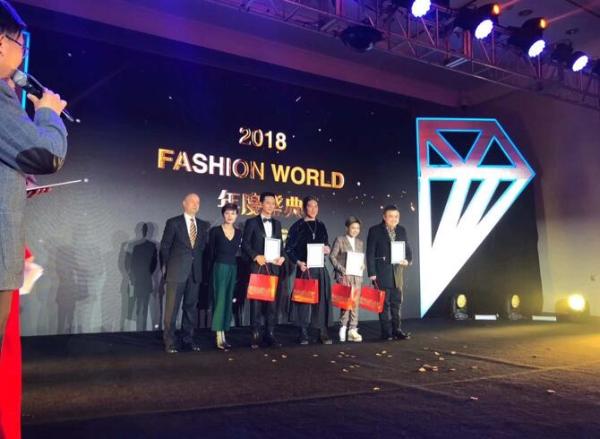 2018Fashion World时尚盛典星光璀璨 刘晓庆获“终身成就奖”