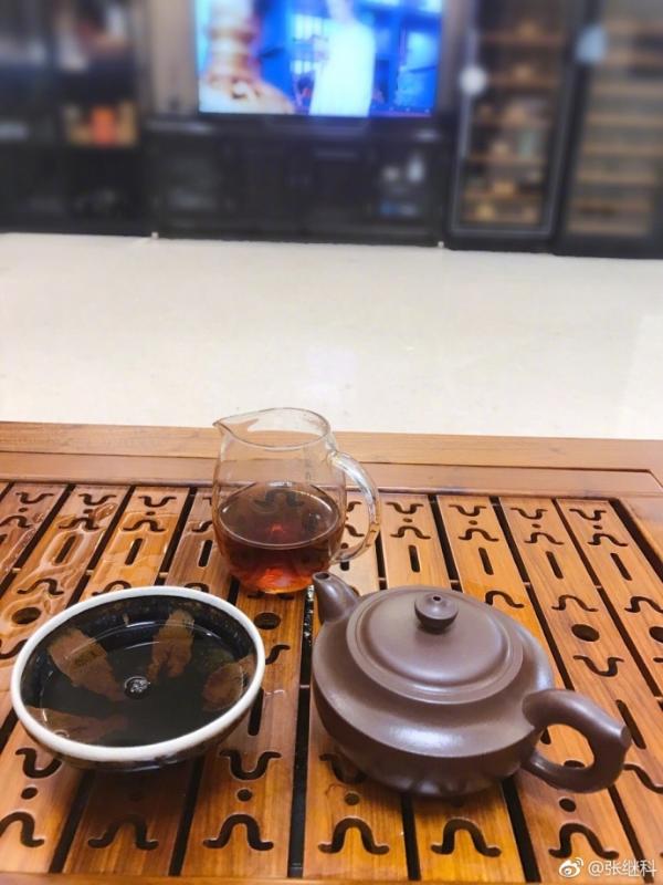 张继科景甜疑恋爱互动语气亲昵 网友：原来科科为她变得柔情