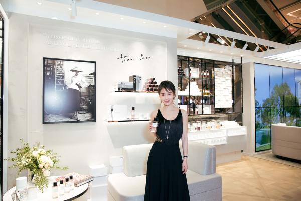 王子文开年拿下顶级奢侈品牌大使 影视时尚齐发力引爆期待值