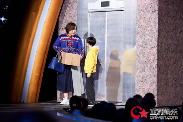 魔王贾玲重返《欢乐喜剧人》贾冰人在囧途