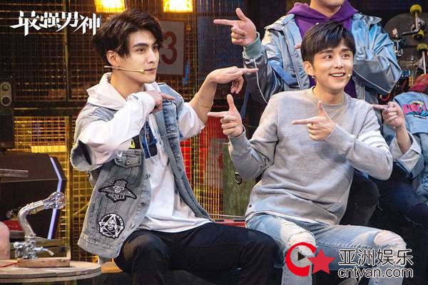 《最强男神》迎来大结局 龙吟战队热血封神川文CP合体送福利