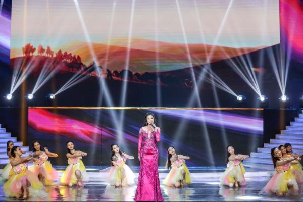 伊丽媛助阵2018甘肃省春晚 新年霸屏备受期待