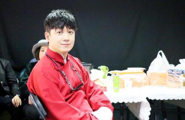 潘粤明发文为儿子庆生引人心疼 不能守护的他只能这样隐忍去爱