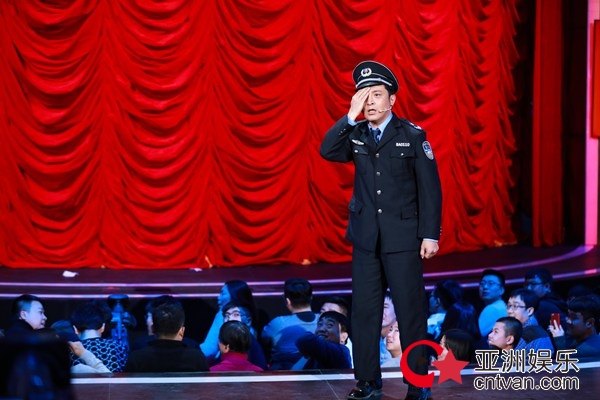 《欢乐喜剧人》贾冰劲敌来袭 卢鑫玉浩强势踢馆