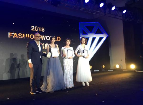 2018Fashion World时尚盛典星光璀璨 刘晓庆获“终身成就奖”