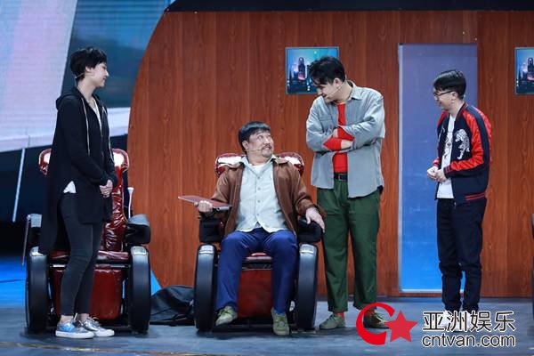 《欢乐喜剧人》贾冰贾玲上演贾式兄妹喜剧