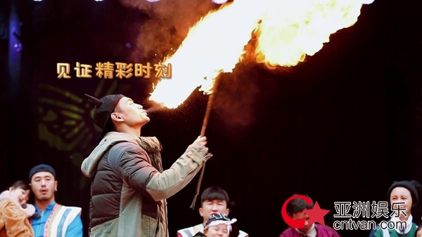 袁弘水族端节杂耍喷火 张歆艺大女儿展灵动歌喉