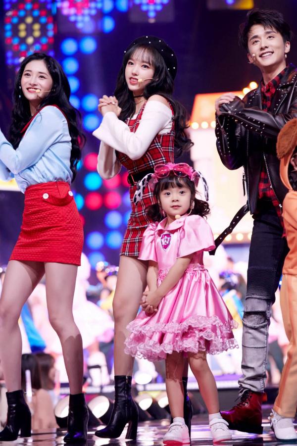 程潇湖南春晚大秀娇俏萌舞 可爱俏皮少女感爆棚