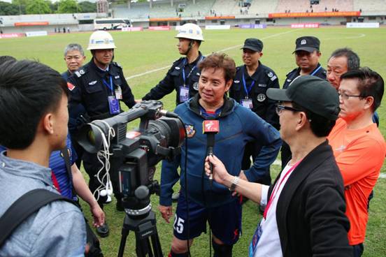 “关注消防 关爱宝贝”香港明星足球队中山公益赛大比分战和