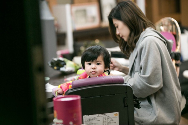 贾静雯上《妈超3》挑战“一带二” 咘咘波妞同框首秀