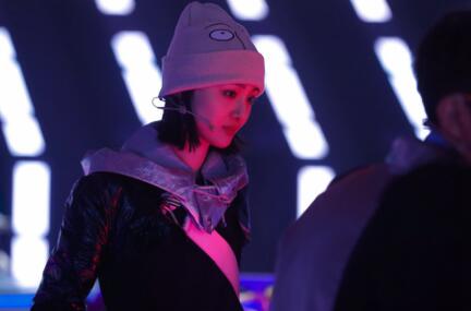 《这就是铁甲》首录 郑爽好奇宝宝上线装扮抢镜