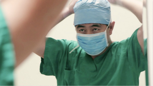 大型观察式医疗纪实节目《生机无限》将迎首播 “零明星”阵容高难度制作能否大放异彩