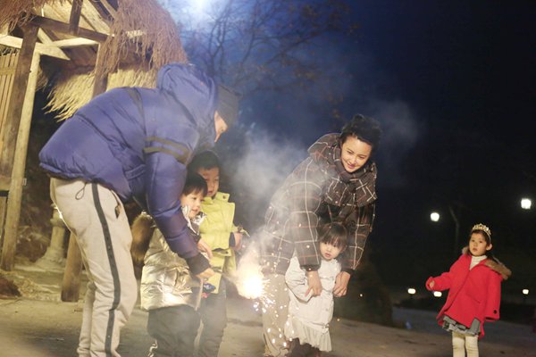 袁弘精心准备离别惊喜 途中上演疯狂追狗记