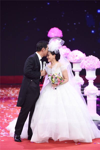 张国立、邓婕上《王牌3》补办婚礼，《康熙微服私访记》剧组感人重聚