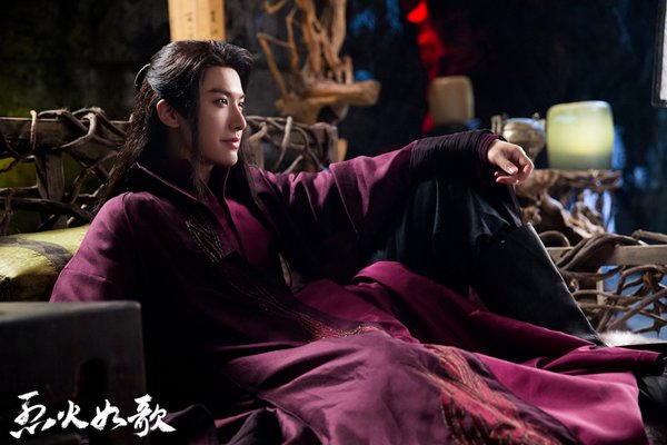 《烈火如歌》曝“侠气燃魂”动作海报 周渝民迪丽热巴开启高能反击