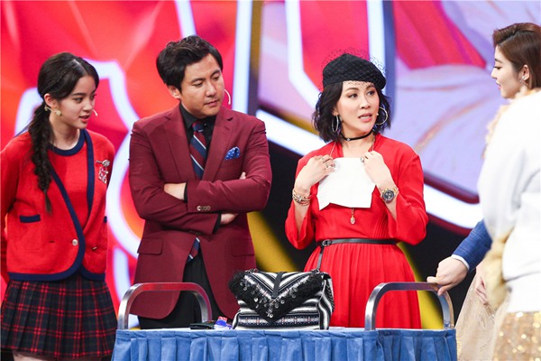 “回旋踢”“翻跟头”？《王牌3》王源“大招”不断引惊呼 刘嘉玲惨遭现场“搜包”惊现