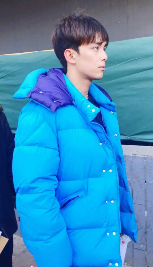 吴磊现身北电艺考从容淡定 贴心维持考试秩序被众人称赞