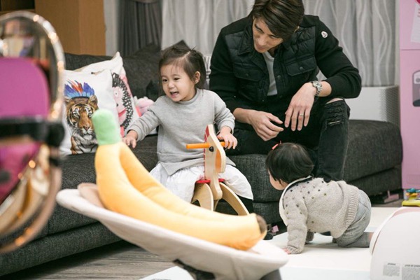 贾静雯上《妈超3》挑战“一带二” 咘咘波妞同框首秀