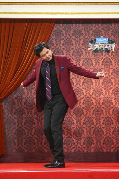 “回旋踢”“翻跟头”？《王牌3》王源“大招”不断引惊呼 刘嘉玲惨遭现场“搜包”惊现