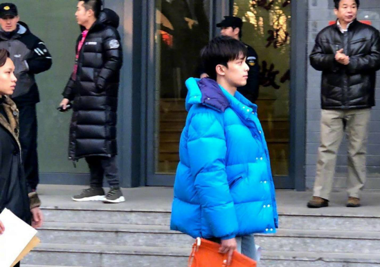 吴磊现身北电艺考从容淡定 贴心维持考试秩序被众人称赞