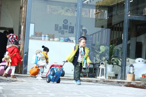 袁弘精心准备离别惊喜 途中上演疯狂追狗记