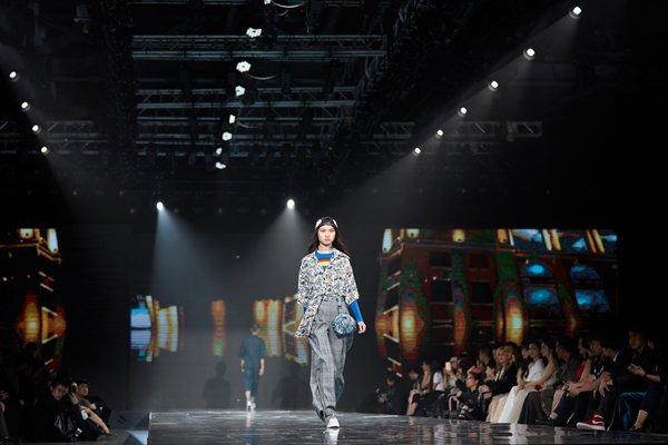 TOP100外滩时尚盛典闪耀上海