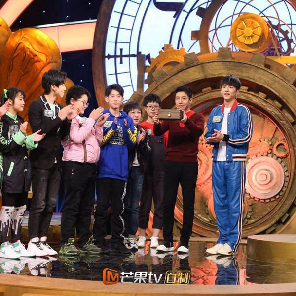 张新成“跨界”对话零零后《放学别走》暖心收官