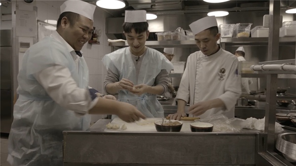 她是俄罗斯荧屏上最闪亮的中国面孔 本期《最爱故乡味》让杨歌瞬间泪崩