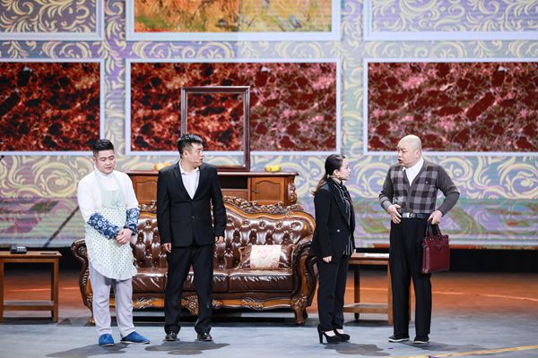 《欢乐喜剧人》“终极魔王”大潘、佳佳来战 张云雷重伤后涅槃