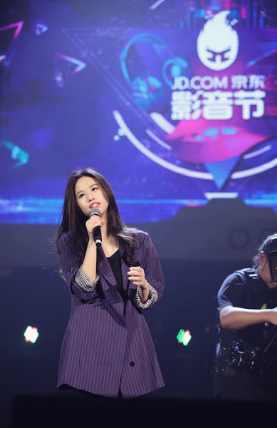 孟慧圆温情献唱影音节 人美歌甜展音乐才华