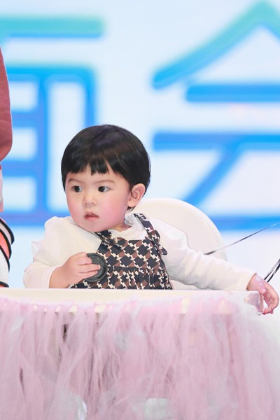 贾静雯回应“四胎计划”：我已经打烊了，现在很幸福！