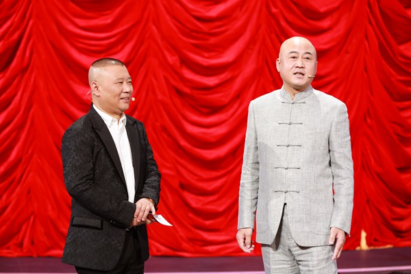 《欢乐喜剧人4》复活突围赛 卢鑫玉浩被“催婚”