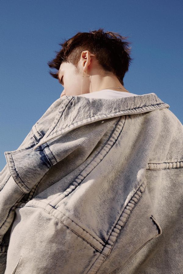 曾舜晞时尚写真曝光 造型简约展现别样优雅