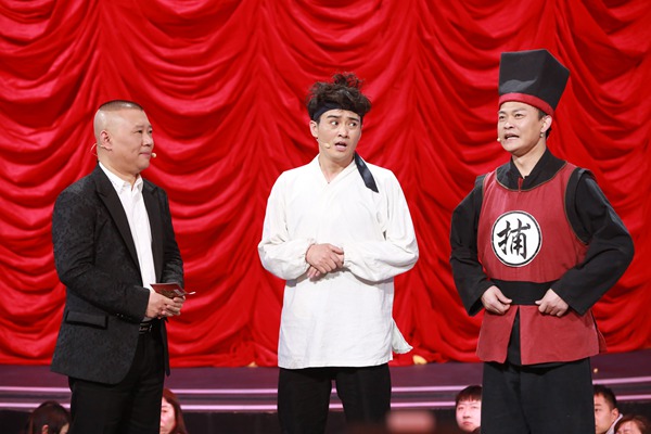 《欢乐喜剧人4》复活突围赛 卢鑫玉浩被“催婚”
