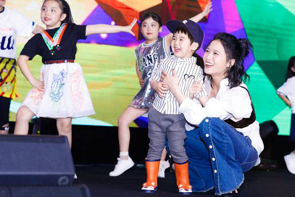 儿童流行音乐榜发布盛典 田亮叶一茜、沙溢胡可夺“年度金曲”