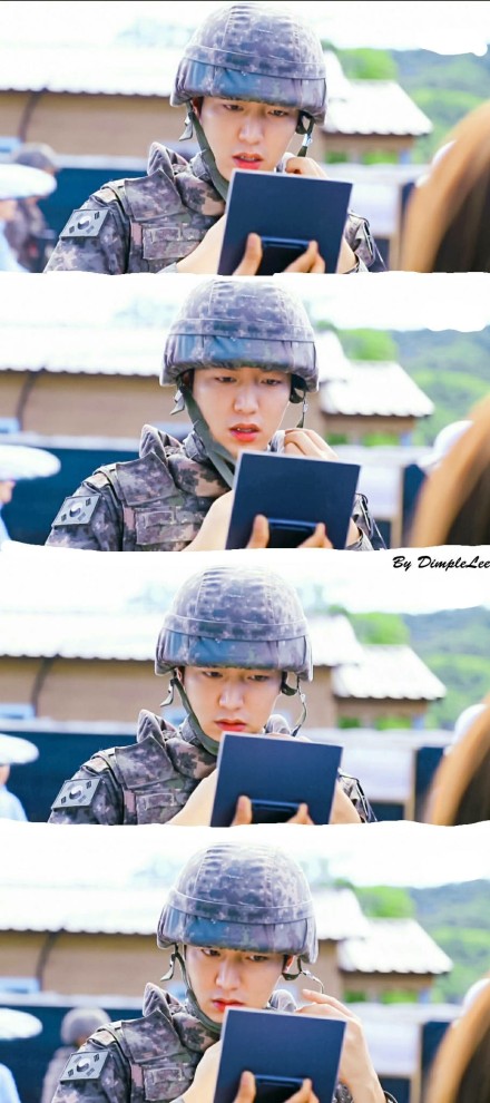 李敏镐最新军装照曝光略显发福 但合照中的他依旧很亮眼