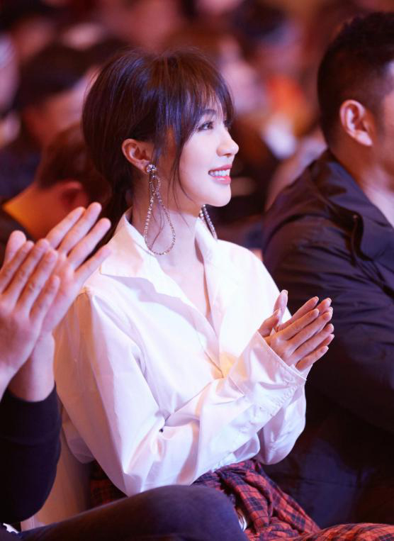 冰雪女神也爱搏击 李菲儿化身助梦大使加盟《青春有搏击》