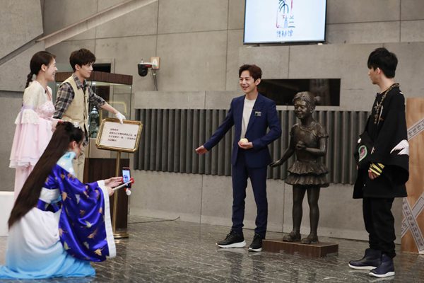 “何炅兄妹”《我是大侦探》世纪同框 吴磊马思纯争相求合影