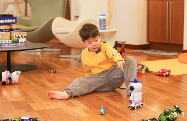 霍思燕《妈超3》带“小嗯哼” 嗯哼吃醋“闹情绪”