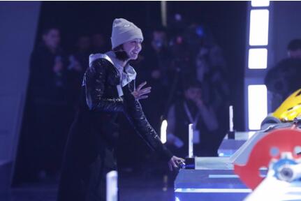 《这就是铁甲》首录 郑爽好奇宝宝上线装扮抢镜