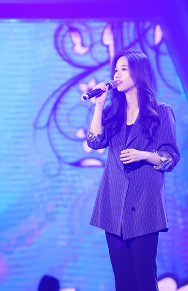 孟慧圆温情献唱影音节 人美歌甜展音乐才华