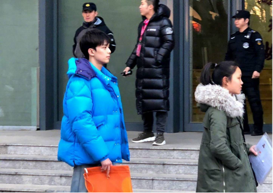 吴磊现身北电艺考从容淡定 贴心维持考试秩序被众人称赞