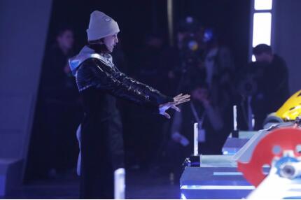 《这就是铁甲》首录 郑爽好奇宝宝上线装扮抢镜