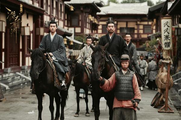 《三国机密之潜龙在渊》今晚开播 马天宇被韩东君万茜簇拥显王者之气