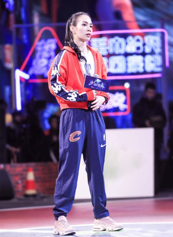 Nikki陈妍臻晋级街舞49强 意外被黄子韬封为“Hiphop女神”