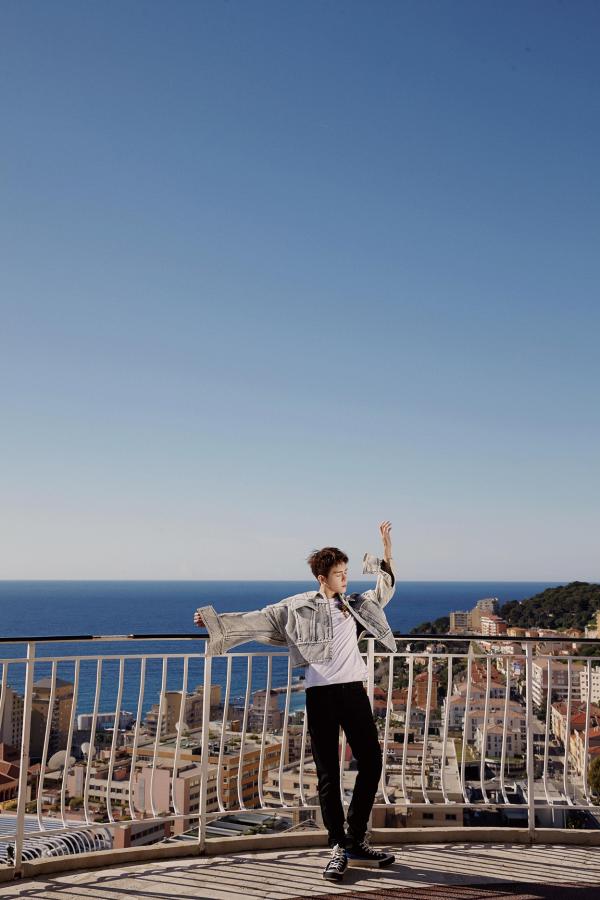 曾舜晞时尚写真曝光 造型简约展现别样优雅