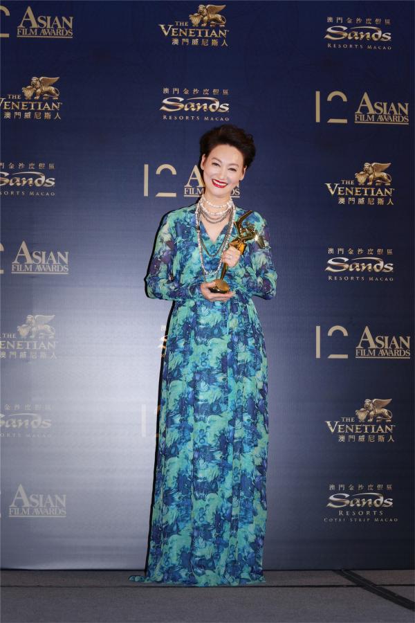惠英红：获奖无数也紧张 金像金马双料影后再夺电影大奖