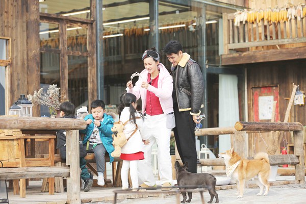 袁弘自曝与张歆艺吵架会先服软 赞刘昊然女装惊艳