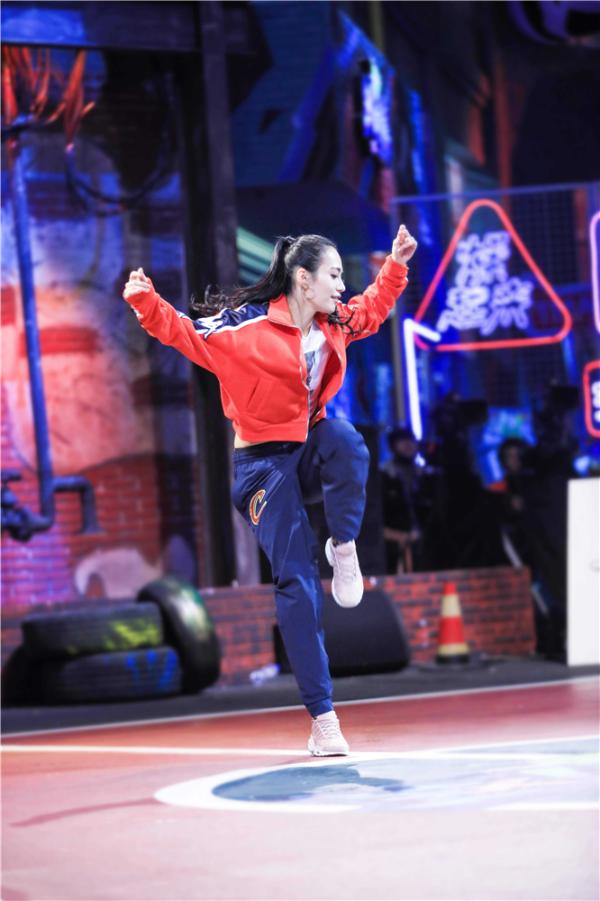 Nikki陈妍臻晋级街舞49强 意外被黄子韬封为“Hiphop女神”